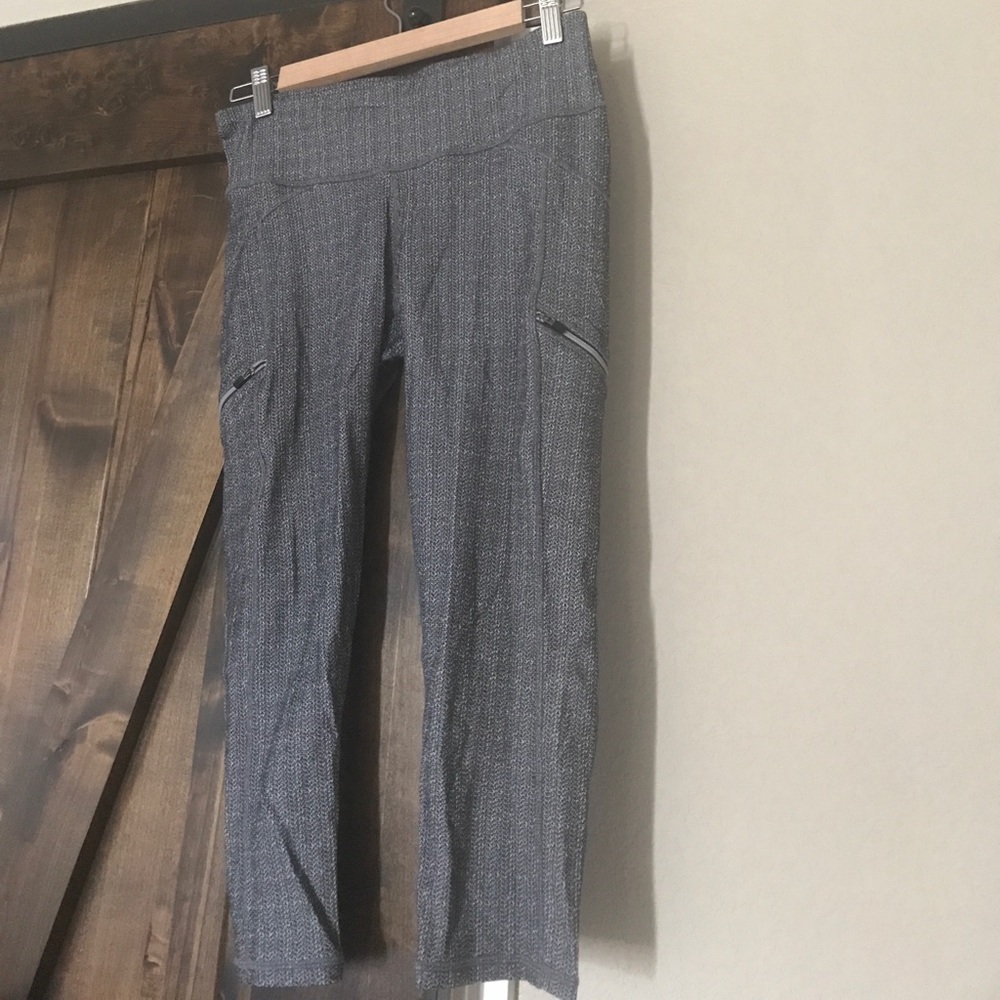 Athleta Chatarunga Capri